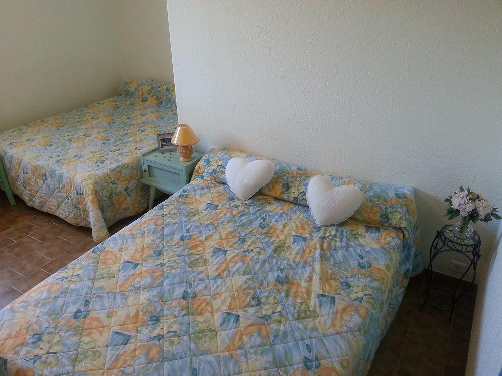 Hotel Restaurant Les 3 Chenes Frejus Bagian luar foto