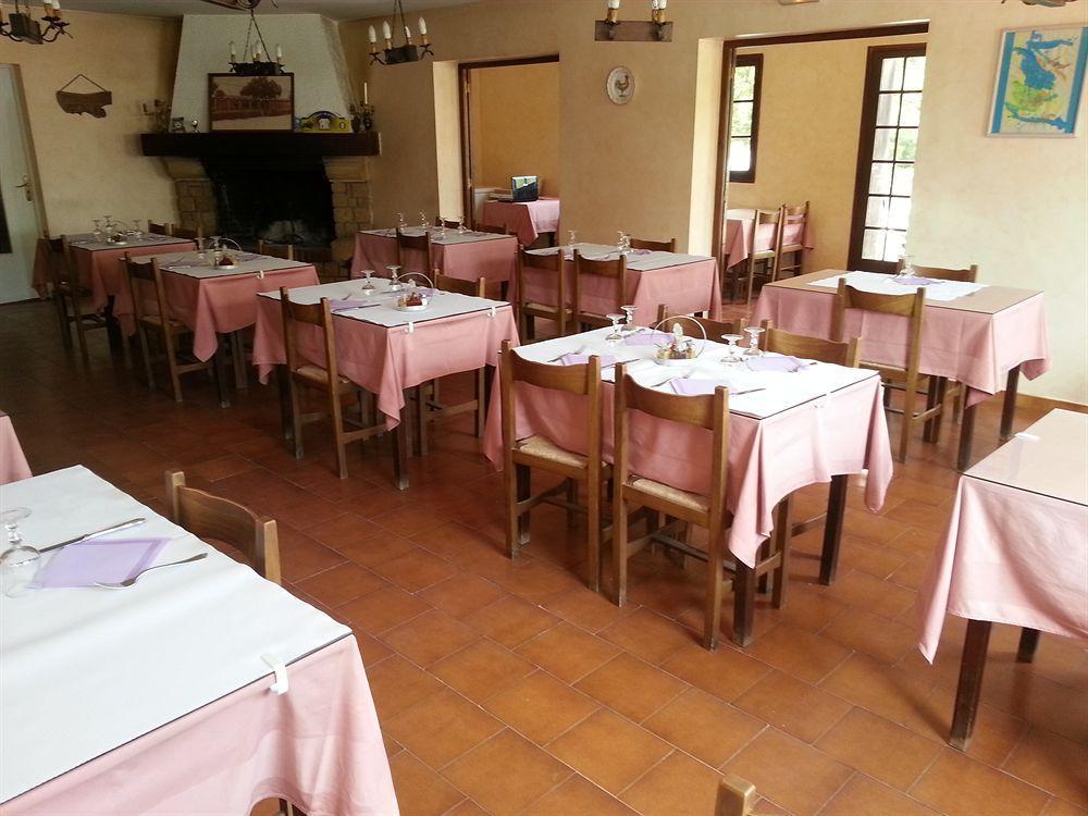 Hotel Restaurant Les 3 Chenes Frejus Bagian luar foto
