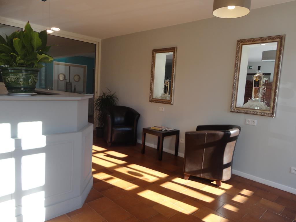 Hotel Restaurant Les 3 Chenes Frejus Bagian luar foto