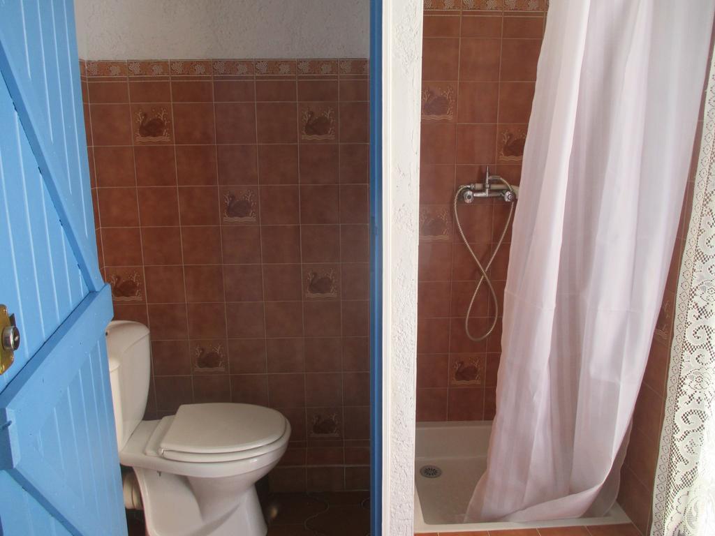 Hotel Restaurant Les 3 Chenes Frejus Bagian luar foto