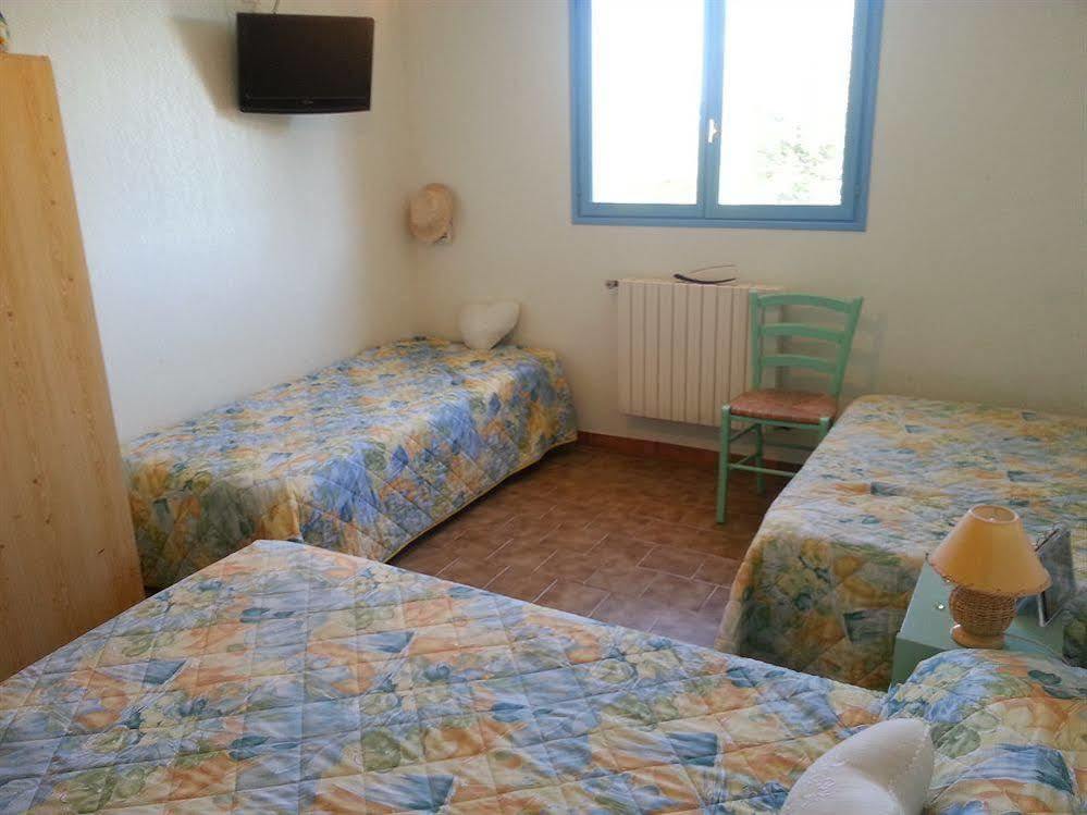 Hotel Restaurant Les 3 Chenes Frejus Bagian luar foto