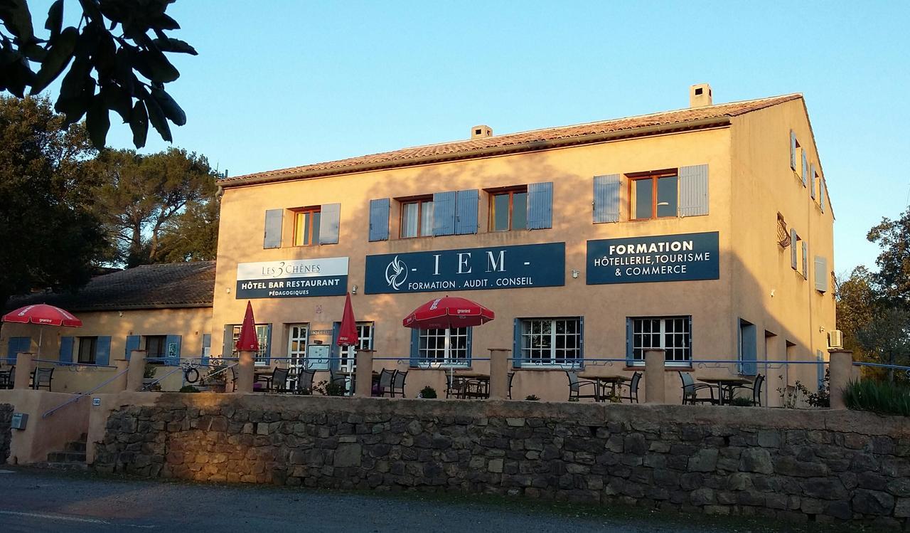 Hotel Restaurant Les 3 Chenes Frejus Bagian luar foto