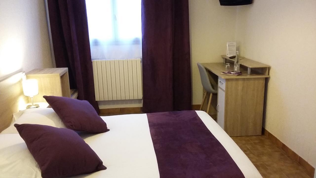 Hotel Restaurant Les 3 Chenes Frejus Bagian luar foto