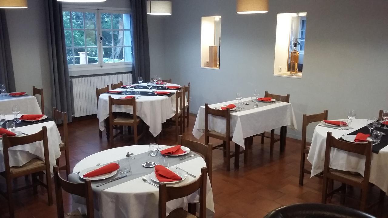 Hotel Restaurant Les 3 Chenes Frejus Bagian luar foto