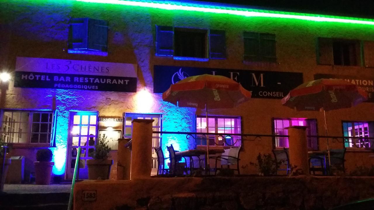 Hotel Restaurant Les 3 Chenes Frejus Bagian luar foto