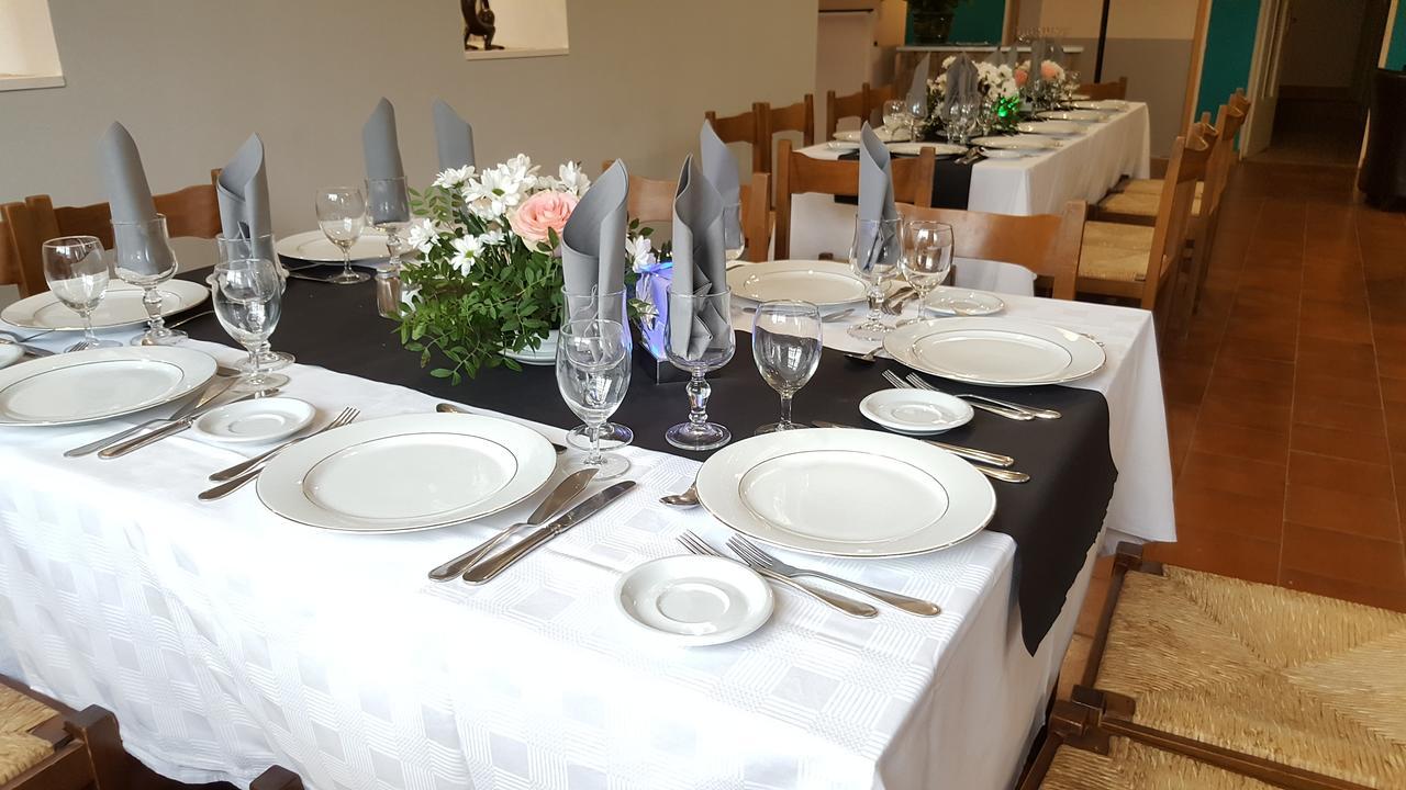 Hotel Restaurant Les 3 Chenes Frejus Bagian luar foto