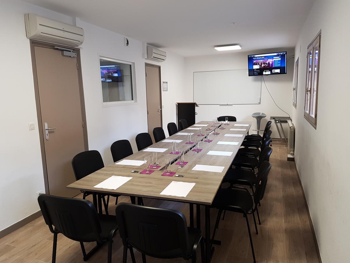 Hotel Restaurant Les 3 Chenes Frejus Bagian luar foto