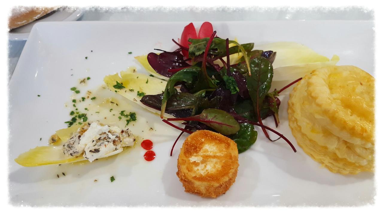 Hotel Restaurant Les 3 Chenes Frejus Bagian luar foto