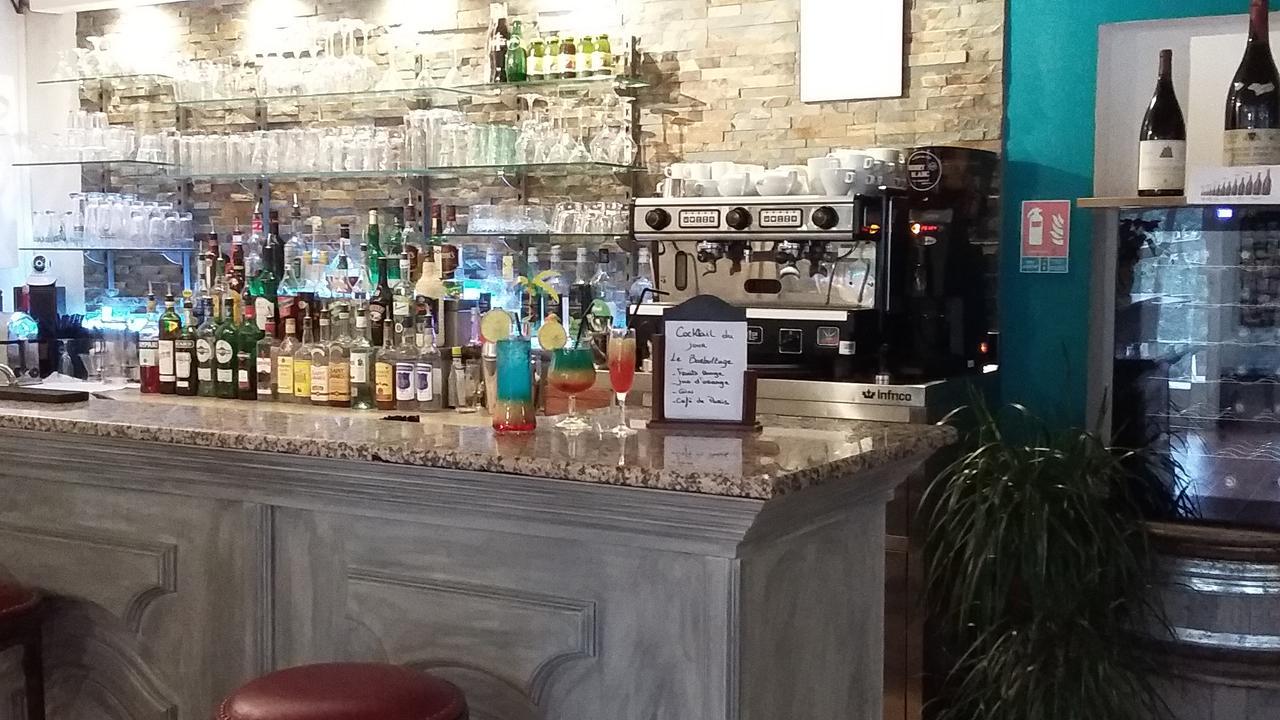 Hotel Restaurant Les 3 Chenes Frejus Bagian luar foto