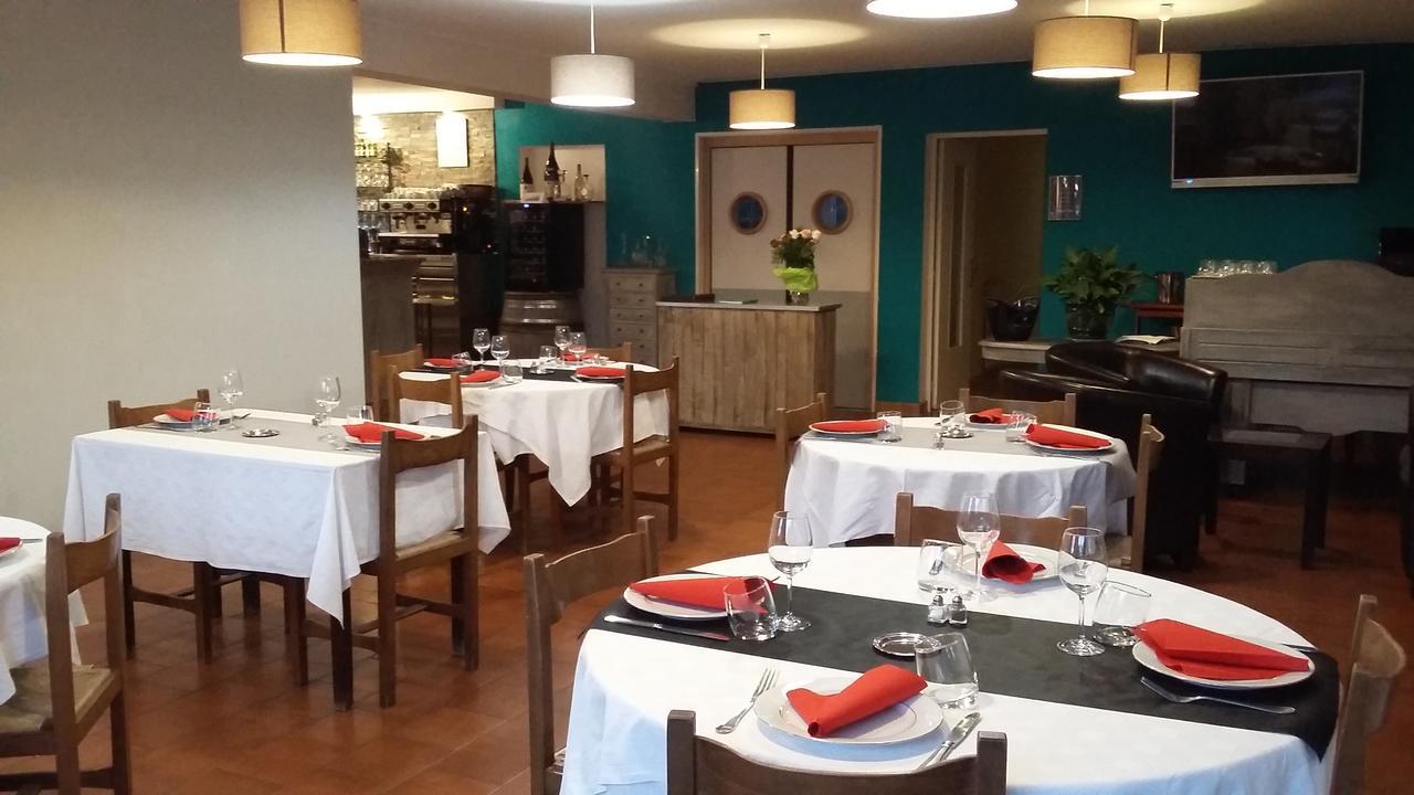 Hotel Restaurant Les 3 Chenes Frejus Bagian luar foto