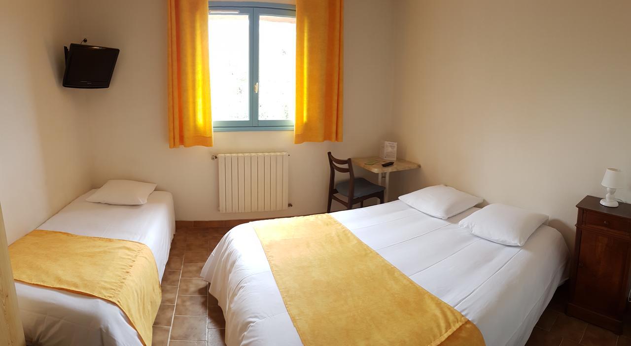 Hotel Restaurant Les 3 Chenes Frejus Bagian luar foto