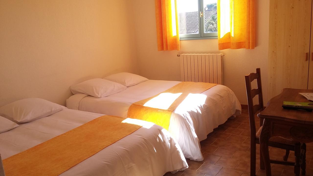Hotel Restaurant Les 3 Chenes Frejus Bagian luar foto