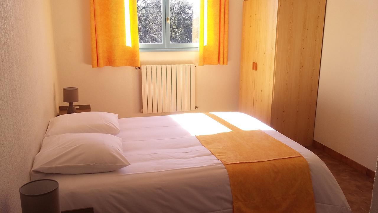 Hotel Restaurant Les 3 Chenes Frejus Bagian luar foto