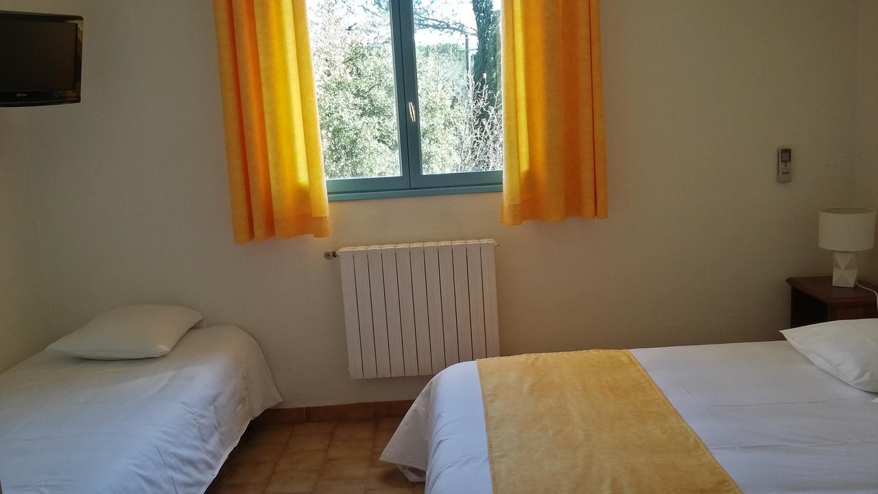 Hotel Restaurant Les 3 Chenes Frejus Bagian luar foto