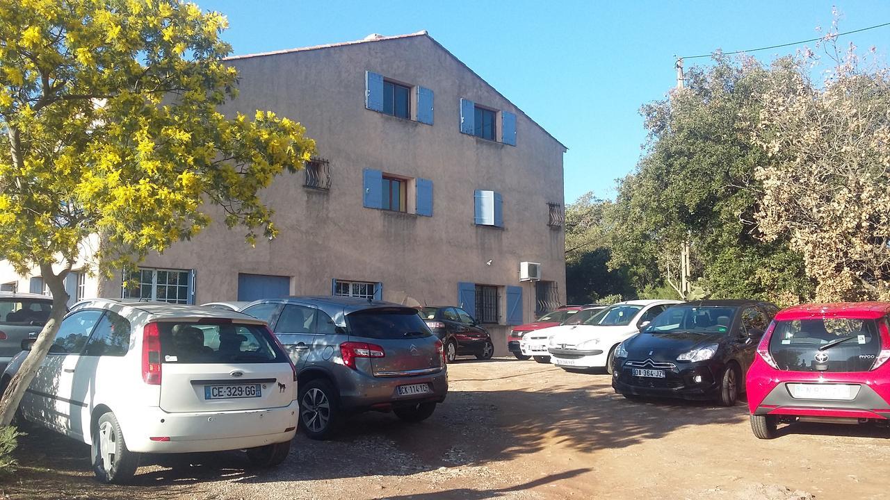 Hotel Restaurant Les 3 Chenes Frejus Bagian luar foto